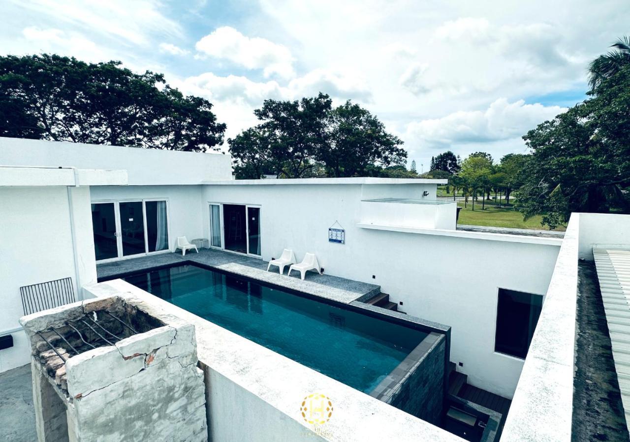 The Luxurious 245, A Famosa Melaka Villa Alor Gajah Bagian luar foto